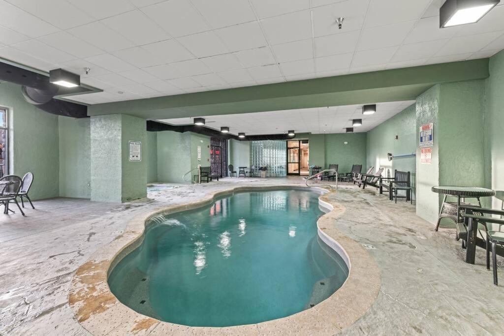 Cozy Cabin In The Smokies!!! Fully Furnished And Complete With Community Indoor And Outdoor Pools And Spas, Game And Fitness Rooms As Well As A Private Hot Tub Пиджен Фордж Екстериор снимка