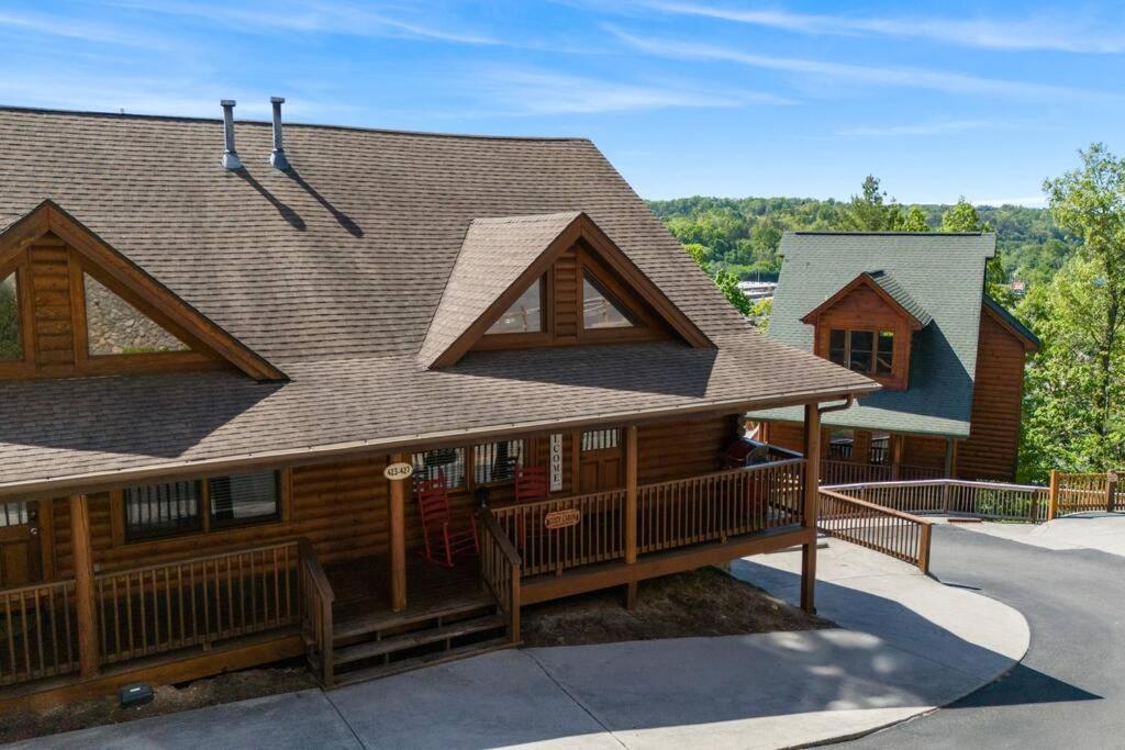 Cozy Cabin In The Smokies!!! Fully Furnished And Complete With Community Indoor And Outdoor Pools And Spas, Game And Fitness Rooms As Well As A Private Hot Tub Пиджен Фордж Екстериор снимка