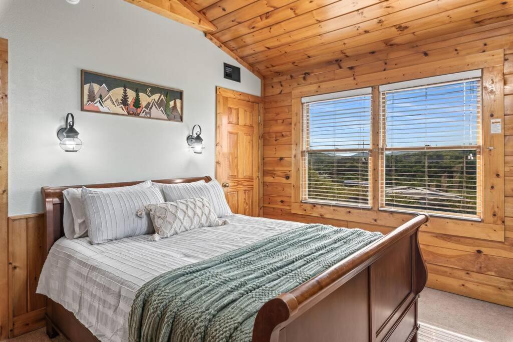 Cozy Cabin In The Smokies!!! Fully Furnished And Complete With Community Indoor And Outdoor Pools And Spas, Game And Fitness Rooms As Well As A Private Hot Tub Пиджен Фордж Екстериор снимка